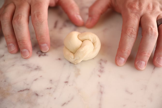 Finished garlic knot