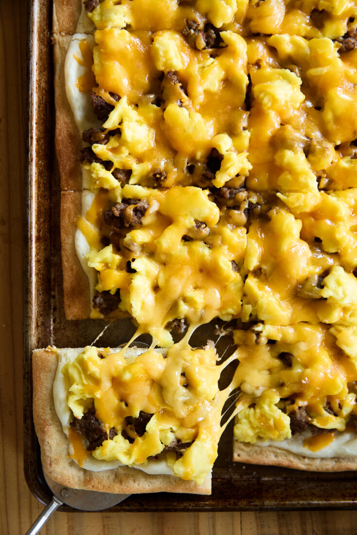 Overhead view of Easy Breakfast Pizza.