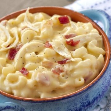 Mac and Cheese Soup with Chicken and bacon in blue bowl