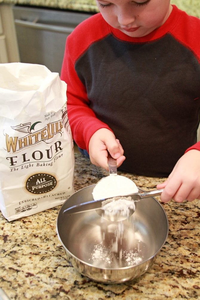 leveling flour