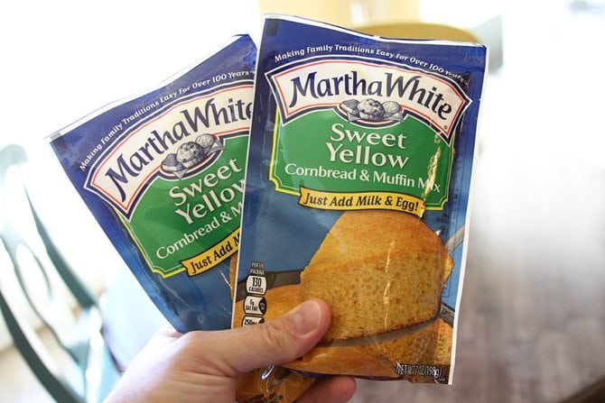It only takes 4 ingredients to create these amazingly delicious Pulled Pork Cornbread Tarts. Everyone will LOVE them!