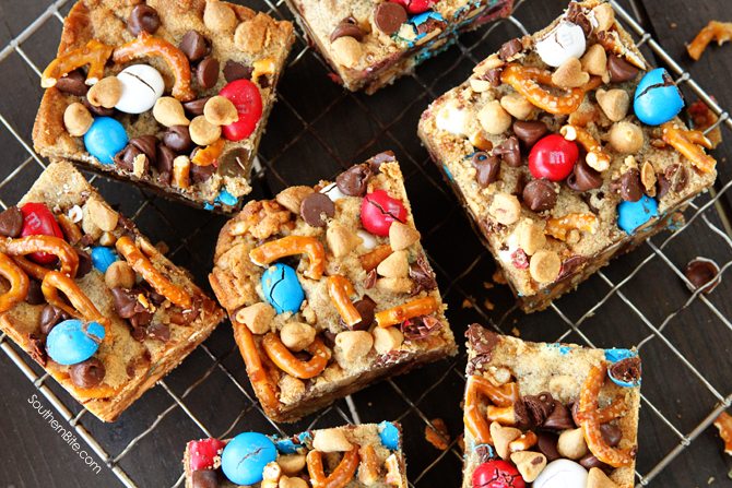 Sweet and Salty Monster Cookie Bars: All my favorite flavors (Peanut M&Ms, pretzels, peanut butter, and chocolate) combined in one super easy cookie bar recipe!