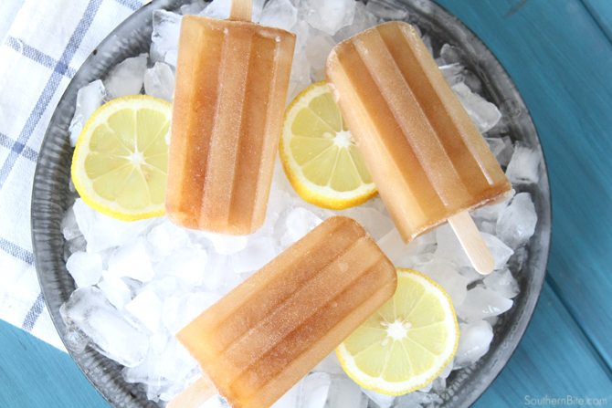 Beat the oppressive summer heat with these amazingly easy Sweet Tea Ice Pops!