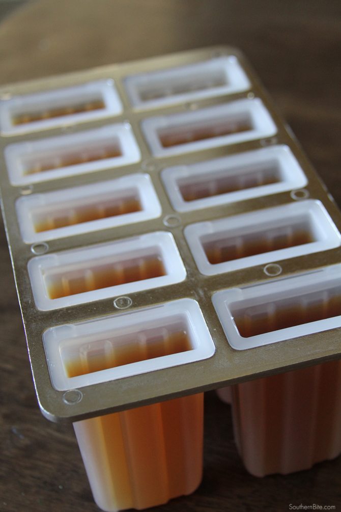 Beat the oppressive summer heat with these amazingly easy Sweet Tea Ice Pops!