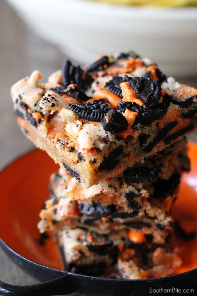 These Oreo Chewies combine two of my favorite things - Oreos and delicious chewy blondies!