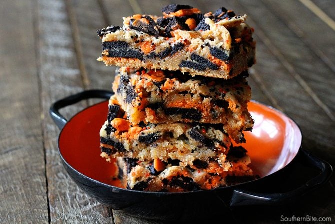 These Oreo Chewies combine two of my favorite things - Oreos and delicious chewy blondies!