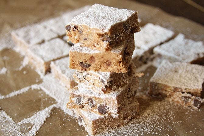 These no-bake Smoosh Bars are the perfect easy snack and dessert! Smoosh the ingredients in the pan and chill, and you've got a sweet treat your kids will love! 