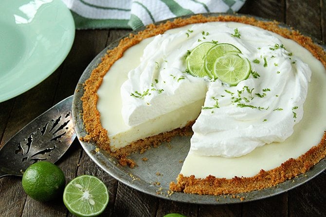This amazingly delicious and crazy simple Key Lime Pie recipe only calls for 6 ingredients! It's so easy!