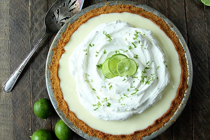 This amazingly delicious and crazy simple Key Lime Pie recipe only calls for 6 ingredients! It's so easy!