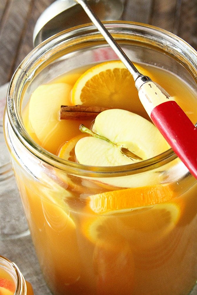 The delicious flavors of fall combine in this epic Autumn Sweet Tea Punch recipe! Sweet tea, apple cider, orange and pineapple juice, and cinnamon all make an appearance in this festive beverage. 