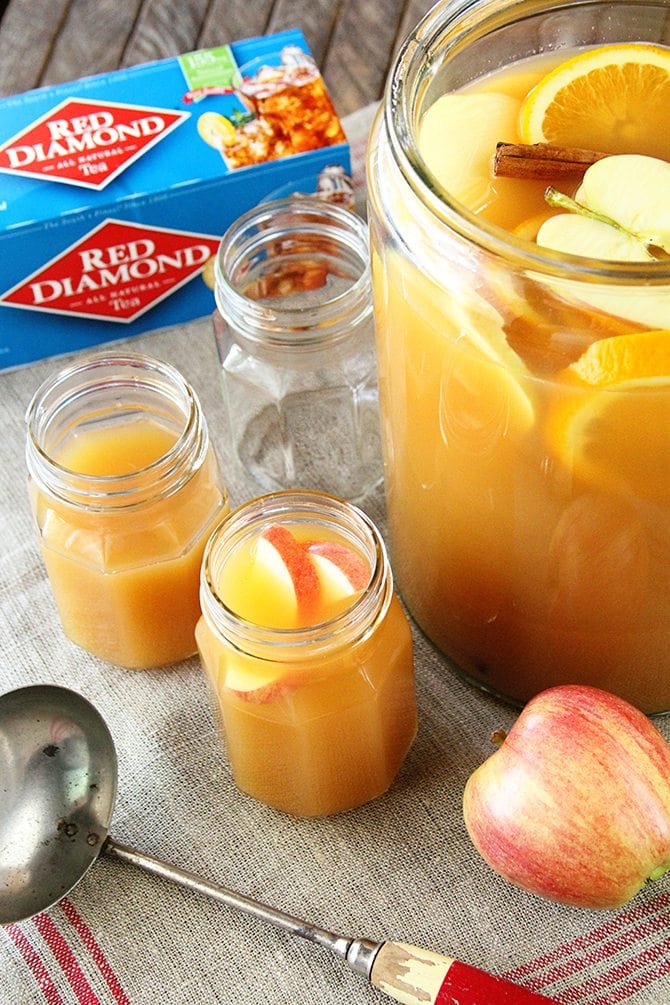 The delicious flavors of fall combine in this epic Autumn Sweet Tea Punch recipe! Sweet tea, apple cider, orange and pineapple juice, and cinnamon all make an appearance in this festive beverage. 