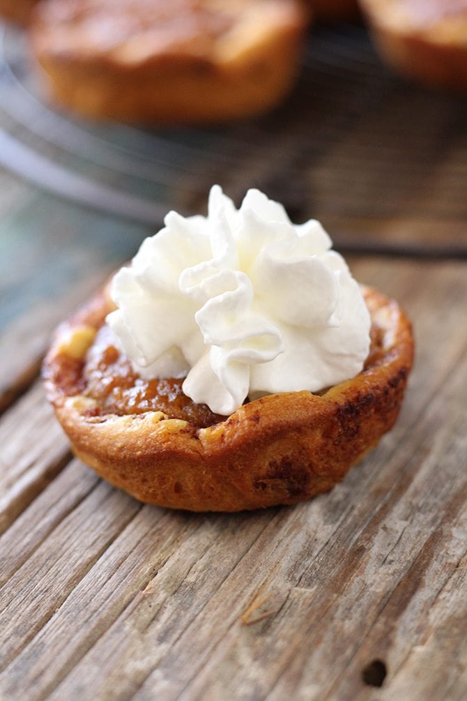 These delicious and easy pumpkin pie bites have a crunch crust made from canned cinnamon rolls!