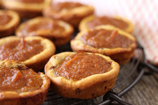 These delicious and easy pumpkin pie bites have a crunch crust made from canned cinnamon rolls!