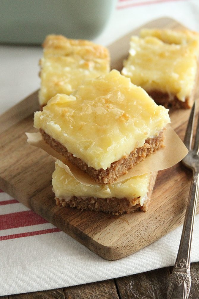This Ooey Gooey Spice Cake combines the flavors of fall with the classic gooey butter cake!
