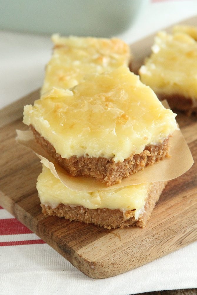 This Ooey Gooey Spice Cake combines the flavors of fall with the classic gooey butter cake!