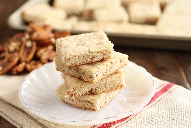 This Easy Pecan Shortbread is seriously the easiest shortbread you'll make. #shortbread #pecan #easy #recipe #ideas #christmas #cookie