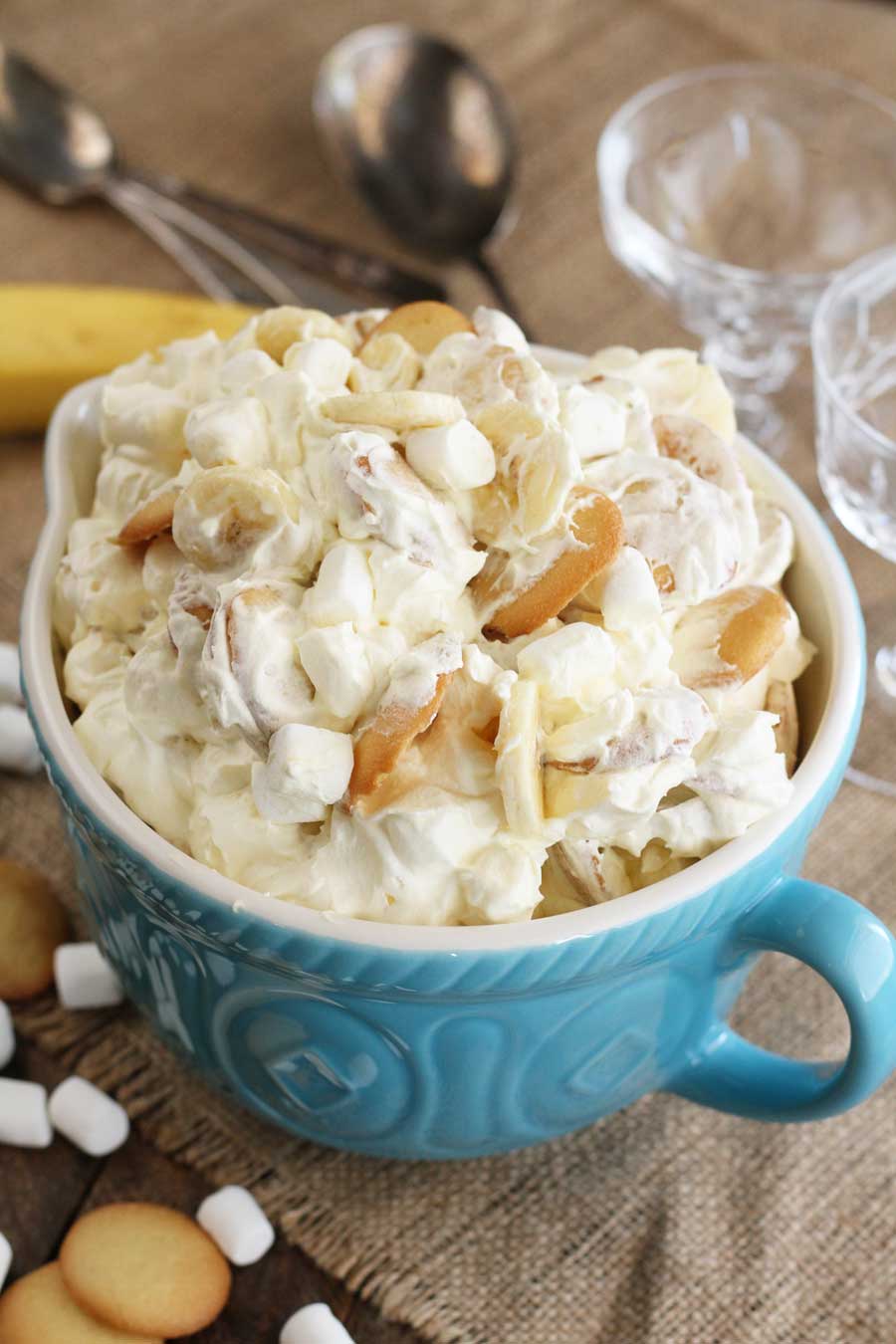 Banana Pudding Fluff in blue bowl