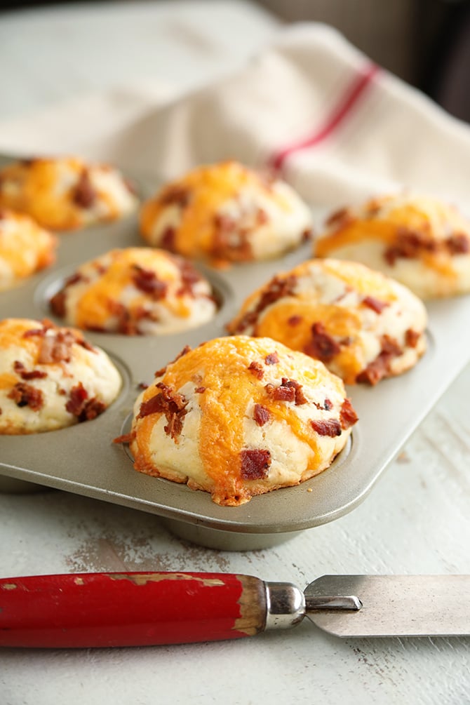 These super easy Bacon Cheddar Muffins are the perfect complement to nearly any meal! 