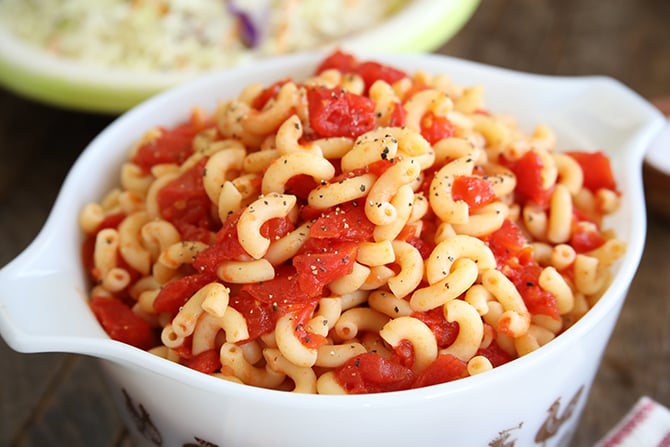 Macaroni and tomatoes