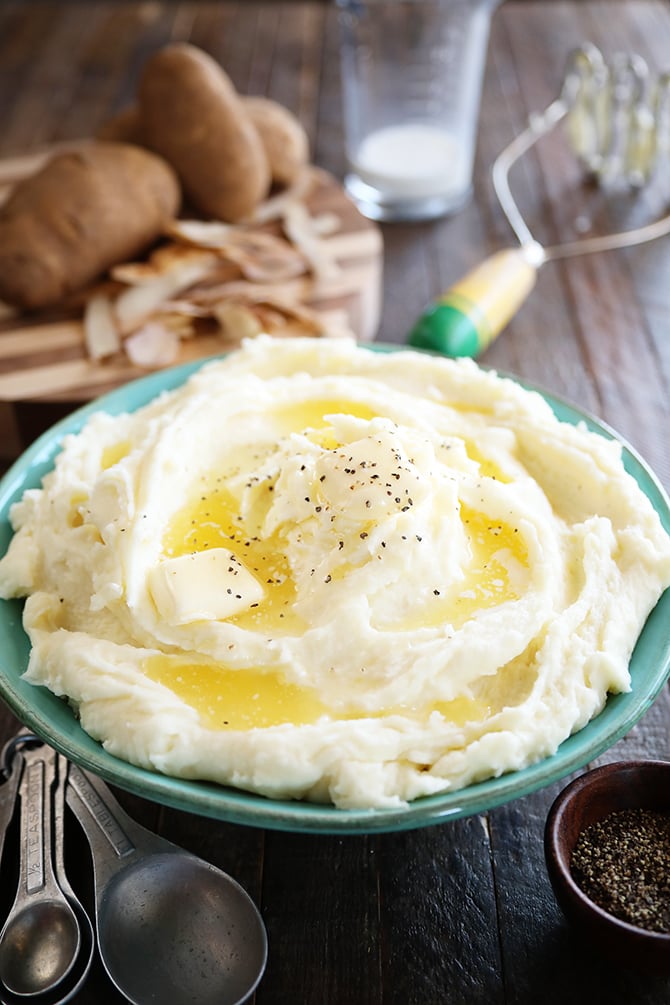 Serving of Mashed potatoes in bowl