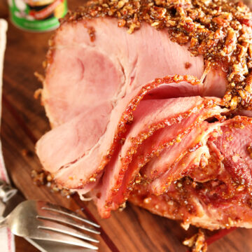 Baked ham with toppings sliced
