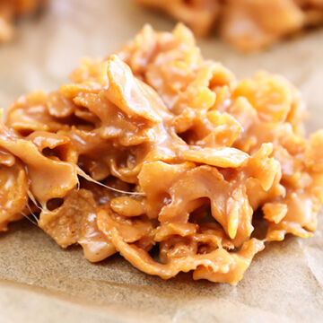 Single corn flake cookie