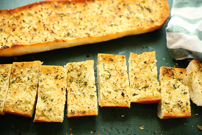 sliced garlic bread