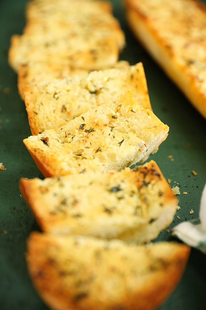 sliced garlic bread