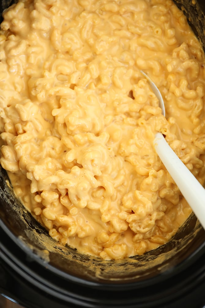 The Best Crock Pot Mac and Cheese in the slow cooker