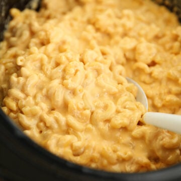 The Best Crock Pot Mac and Cheese in the slow cooker
