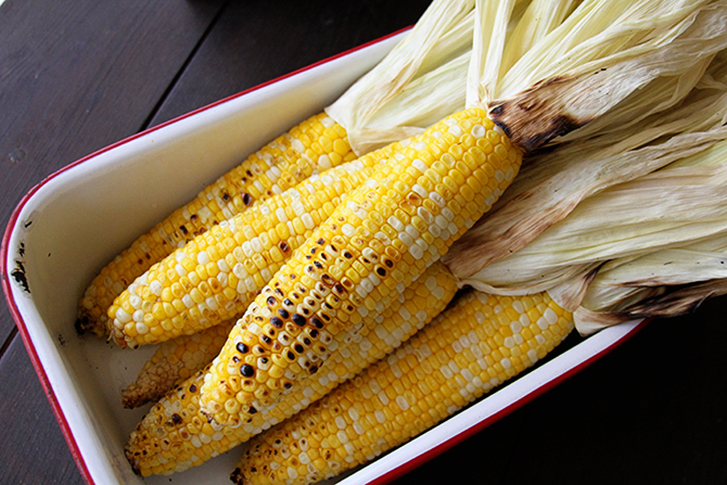 Easy Grilled Corn in a white pan.